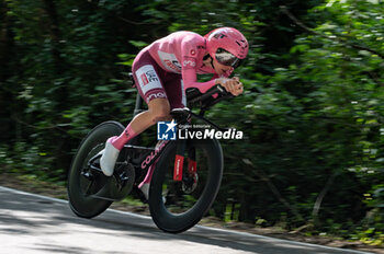 2024-05-18 - Tadej Pogačar, UAE Team Emirates - STAGE 14 - CASTIGLIONE DELLE STIVIERE-DESENZANO DEL GARDA - GIRO D'ITALIA - CYCLING