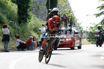 2024-05-18 - Thymen Arensman, team Ineos Grenadiers - STAGE 14 - CASTIGLIONE DELLE STIVIERE-DESENZANO DEL GARDA - GIRO D'ITALIA - CYCLING