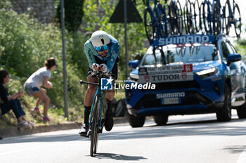 2024-05-18 - Valentin Paret-Peintre, Decathlon AG2R La Mondiale Team - STAGE 14 - CASTIGLIONE DELLE STIVIERE-DESENZANO DEL GARDA - GIRO D'ITALIA - CYCLING