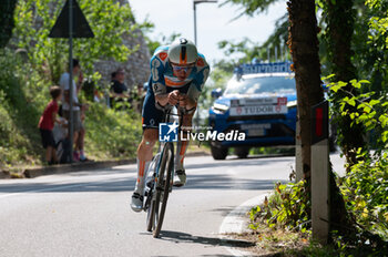 2024-05-18 - Kevin Vermaerke, Team DSM-Firmenich PostNL - STAGE 14 - CASTIGLIONE DELLE STIVIERE-DESENZANO DEL GARDA - GIRO D'ITALIA - CYCLING