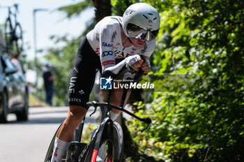 2024-05-18 - Domen Novak, UAE Team Emirates - STAGE 14 - CASTIGLIONE DELLE STIVIERE-DESENZANO DEL GARDA - GIRO D'ITALIA - CYCLING