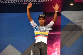 04/05/2024 - Jonathan Narvaez with Maglia Ciclamino during Venaria Reale-Torino - Stage 1 of Giro D'Italia 2024 - STAGE 1 - VENARIA REALE-TORINO - GIRO D'ITALIA - CICLISMO