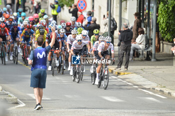 2024-05-04 - the group reaches to Villa Della Regina of during Venaria Reale-Torino - Stage 1 of Giro D'Italia 2024 - STAGE 1 - VENARIA REALE-TORINO - GIRO D'ITALIA - CYCLING