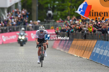 2024-05-05 - Tadej Pogacar reaches the finish line of San Francesco Al Campo (TO)-Santuario di Oropa (BI) - Stage 2 of Giro D'Italia 2024 - STAGE 2 - S.FRANCESCO AL CAMPO-SANTUARIO DI OROPA - GIRO D'ITALIA - CYCLING