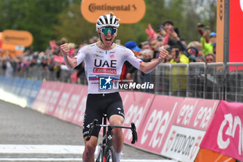 2024-05-05 - Tadej Pogacar celeb the victory of San Francesco Al Campo (TO)-Santuario di Oropa (BI) - Stage 2 of Giro D'Italia 2024 - STAGE 2 - S.FRANCESCO AL CAMPO-SANTUARIO DI OROPA - GIRO D'ITALIA - CYCLING