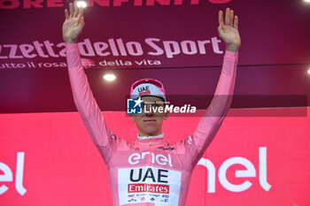 2024-05-05 - Tadej Pogacar wears the Maglia Rosa after San Francesco Al Campo (TO)-Santuario di Oropa (BI) - Stage 2 of Giro D'Italia 2024 - STAGE 2 - S.FRANCESCO AL CAMPO-SANTUARIO DI OROPA - GIRO D'ITALIA - CYCLING