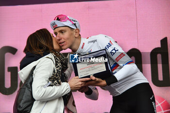 2024-05-05 - Tadej Pogacar win the prize of Montagna Pantani after San Francesco Al Campo (TO)-Santuario di Oropa (BI) - Stage 2 of Giro D'Italia 2024 - STAGE 2 - S.FRANCESCO AL CAMPO-SANTUARIO DI OROPA - GIRO D'ITALIA - CYCLING