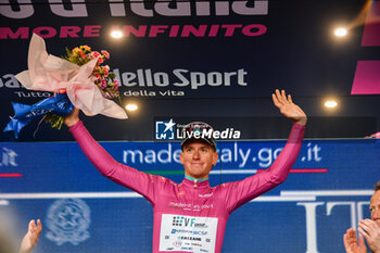 2024-05-05 - Filippo Fiorelli wears the Maglia Bianca after San Francesco Al Campo (TO)-Santuario di Oropa (BI) - Stage 2 of Giro D'Italia 2024 - STAGE 2 - S.FRANCESCO AL CAMPO-SANTUARIO DI OROPA - GIRO D'ITALIA - CYCLING