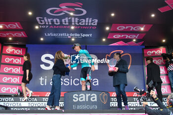 2024-05-05 - Filippo Fiorelli win the prize Sara Assicurazioni after San Francesco Al Campo (TO)-Santuario di Oropa (BI) - Stage 2 of Giro D'Italia 2024 - STAGE 2 - S.FRANCESCO AL CAMPO-SANTUARIO DI OROPA - GIRO D'ITALIA - CYCLING