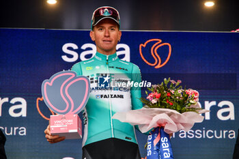 2024-05-05 - Filippo Fiorelli win the prize Sara Assicurazioni after San Francesco Al Campo (TO)-Santuario di Oropa (BI) - Stage 2 of Giro D'Italia 2024 - STAGE 2 - S.FRANCESCO AL CAMPO-SANTUARIO DI OROPA - GIRO D'ITALIA - CYCLING