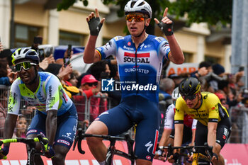 2024-05-06 - Tim Merlier celebrate the victory of Stage 3 - Novara-Fossano - Giro d'Italia 2024 - STAGE 3 - NOVARA-FOSSANO - GIRO D'ITALIA - CYCLING