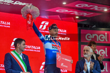 2024-05-06 - Tim Merlier celebrate the victory after Stage 3 - Novara-Fossano - Giro d'Italia 2024 - STAGE 3 - NOVARA-FOSSANO - GIRO D'ITALIA - CYCLING