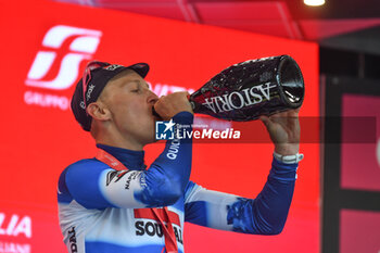 2024-05-06 - Tim Merlier celebrate the victory after Stage 3 - Novara-Fossano - Giro d'Italia 2024 - STAGE 3 - NOVARA-FOSSANO - GIRO D'ITALIA - CYCLING
