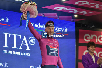 2024-05-06 - Tim Merlier with Maglia Ciclamino after Stage 3 - Novara-Fossano - Giro d'Italia 2024 - STAGE 3 - NOVARA-FOSSANO - GIRO D'ITALIA - CYCLING