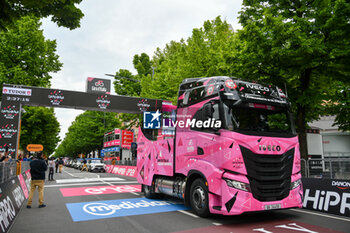 2024-05-06 - entertainment with the Carovana before the arrival of Stage 3 - Novara-Fossano - Giro d'Italia 2024 - STAGE 3 - NOVARA-FOSSANO - GIRO D'ITALIA - CYCLING