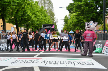 2024-05-06 - entertainment with the Carovana before the arrival of Stage 3 - Novara-Fossano - Giro d'Italia 2024 - STAGE 3 - NOVARA-FOSSANO - GIRO D'ITALIA - CYCLING
