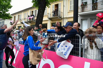 2024-05-06 - entertainment with the Carovana before the arrival of Stage 3 - Novara-Fossano - Giro d'Italia 2024 - STAGE 3 - NOVARA-FOSSANO - GIRO D'ITALIA - CYCLING