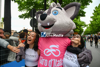 2024-05-06 - entertainment with the Carovana before the arrival of Stage 3 - Novara-Fossano - Giro d'Italia 2024 - STAGE 3 - NOVARA-FOSSANO - GIRO D'ITALIA - CYCLING