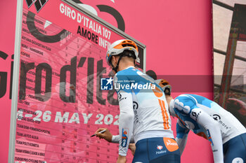 2024-05-07 - Team DSM on the signature podium Tappa 4 - Acqui Terme-Andora - Giro d'Italia 2024 - STAGE 4 - AQUI TERME-ANDORA - GIRO D'ITALIA - CYCLING