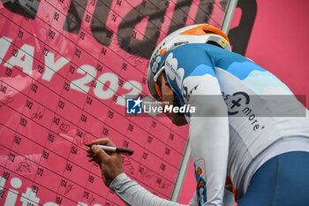 2024-05-07 - Team DSM on the signature podium Tappa 4 - Acqui Terme-Andora - Giro d'Italia 2024 - STAGE 4 - AQUI TERME-ANDORA - GIRO D'ITALIA - CYCLING