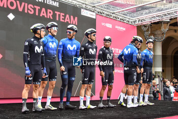 2024-05-07 - Movistar Team on the signature podium Tappa 4 - Acqui Terme-Andora - Giro d'Italia 2024 - STAGE 4 - AQUI TERME-ANDORA - GIRO D'ITALIA - CYCLING