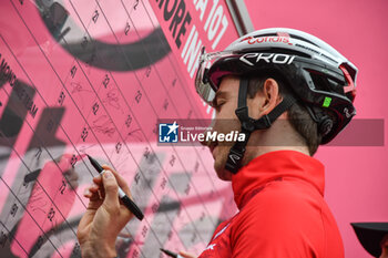 2024-05-07 - Cofidis Team on the signature podium Tappa 4 - Acqui Terme-Andora - Giro d'Italia 2024 - STAGE 4 - AQUI TERME-ANDORA - GIRO D'ITALIA - CYCLING