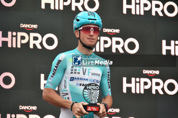 2024-05-07 - Filippo Fiorelli (VF Group-Bardiani CSF-Faizane) with Combativeness Award on the signature podium Tappa 4 - Acqui Terme-Andora - Giro d'Italia 2024 - STAGE 4 - AQUI TERME-ANDORA - GIRO D'ITALIA - CYCLING