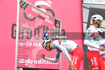 07/05/2024 - Team Polti Kometa on the signature podium Tappa 4 - Acqui Terme-Andora - Giro d'Italia 2024 - STAGE 4 - AQUI TERME-ANDORA - GIRO D'ITALIA - CICLISMO