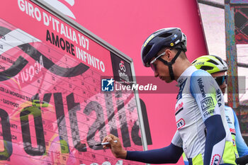 2024-05-07 - Intermarche Wanty on the signature podium Tappa 4 - Acqui Terme-Andora - Giro d'Italia 2024 - STAGE 4 - AQUI TERME-ANDORA - GIRO D'ITALIA - CYCLING