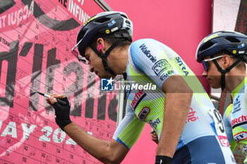 2024-05-07 - Intermarche Wanty on the signature podium Tappa 4 - Acqui Terme-Andora - Giro d'Italia 2024 - STAGE 4 - AQUI TERME-ANDORA - GIRO D'ITALIA - CYCLING