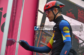 2024-05-07 - Lidl Trek on the signature podium Tappa 4 - Acqui Terme-Andora - Giro d'Italia 2024 - STAGE 4 - AQUI TERME-ANDORA - GIRO D'ITALIA - CYCLING