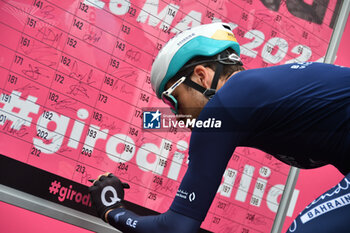 07/05/2024 - Bahrain Victorious on the signature podium Tappa 4 - Acqui Terme-Andora - Giro d'Italia 2024 - STAGE 4 - AQUI TERME-ANDORA - GIRO D'ITALIA - CICLISMO