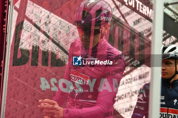07/05/2024 - Soudal Quick-Step on the signature podium Tappa 4 - Acqui Terme-Andora - Giro d'Italia 2024 - STAGE 4 - AQUI TERME-ANDORA - GIRO D'ITALIA - CICLISMO