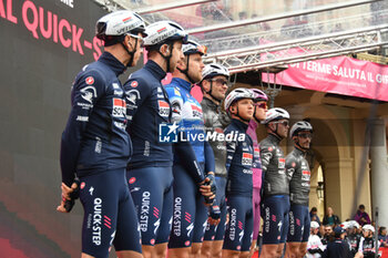 2024-05-07 - Soudal Quick-Step on the signature podium Tappa 4 - Acqui Terme-Andora - Giro d'Italia 2024 - STAGE 4 - AQUI TERME-ANDORA - GIRO D'ITALIA - CYCLING