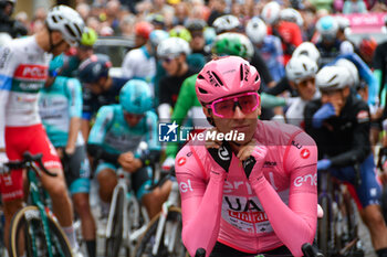 2024-05-07 - Starting of Tappa 4 - Acqui Terme-Andora - Giro d'Italia 2024 - STAGE 4 - AQUI TERME-ANDORA - GIRO D'ITALIA - CYCLING