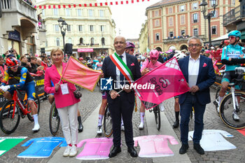 2024-05-07 - Starting of Tappa 4 - Acqui Terme-Andora - Giro d'Italia 2024 - STAGE 4 - AQUI TERME-ANDORA - GIRO D'ITALIA - CYCLING