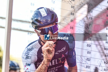 2024-05-08 - Signature podium of Tappa 5 - Genova-Lucce - Giro d'Italia 2024 - STAGE 5 - GENOVA-LUCCA - GIRO D'ITALIA - CYCLING