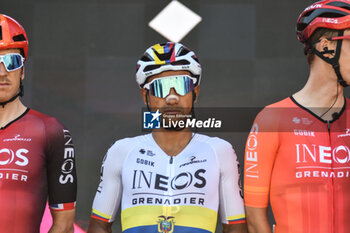 2024-05-08 - Narvaez on signature podium of Tappa 5 - Genova-Lucce - Giro d'Italia 2024 - STAGE 5 - GENOVA-LUCCA - GIRO D'ITALIA - CYCLING