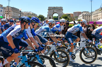 2024-05-08 - Starting of Tappa 5 - Genova-Lucce - Giro d'Italia 2024 - STAGE 5 - GENOVA-LUCCA - GIRO D'ITALIA - CYCLING