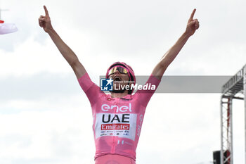 2024-05-19 - Tadej Pogacar celebrate the victory of Stage 15 - Manerba del Garda-Livigno (Mottolino) - Giro d'Italia 2024 - STAGE 15 - MANERBA DEL GARDA-LIVIGNO - GIRO D'ITALIA - CYCLING