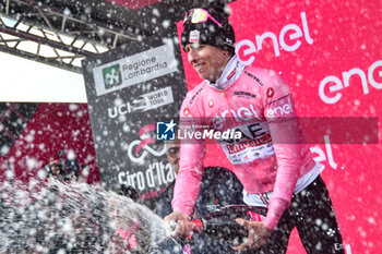 2024-05-19 - Tadej Pogacar of UAE Emirates with Maglia Rosa of Stage 15 - Manerba del Garda-Livigno (Mottolino) - Giro d'Italia 2024 - STAGE 15 - MANERBA DEL GARDA-LIVIGNO - GIRO D'ITALIA - CYCLING