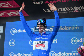 2024-05-19 - Tadej Pogacar of UAE Emirates with Maglia Azzurra of Stage 15 - Manerba del Garda-Livigno (Mottolino) - Giro d'Italia 2024 - STAGE 15 - MANERBA DEL GARDA-LIVIGNO - GIRO D'ITALIA - CYCLING