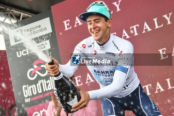 2024-05-19 - Antonio Tiberi of Bahrain Victoruis with Maglia Bianca of Stage 15 - Manerba del Garda-Livigno (Mottolino) - Giro d'Italia 2024 - STAGE 15 - MANERBA DEL GARDA-LIVIGNO - GIRO D'ITALIA - CYCLING