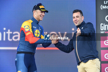 2024-05-19 - Jonathan Milan of Lidl Trek with Maglia Ciclamino of Stage 15 - Manerba del Garda-Livigno (Mottolino) - Giro d'Italia 2024 - STAGE 15 - MANERBA DEL GARDA-LIVIGNO - GIRO D'ITALIA - CYCLING