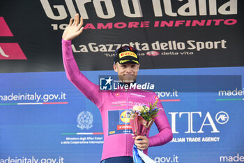 2024-05-19 - Jonathan Milan of Lidl Trek with Maglia Ciclamino of Stage 15 - Manerba del Garda-Livigno (Mottolino) - Giro d'Italia 2024 - STAGE 15 - MANERBA DEL GARDA-LIVIGNO - GIRO D'ITALIA - CYCLING