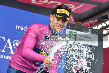 2024-05-19 - Jonathan Milan of Lidl Trek with Maglia Ciclamino of Stage 15 - Manerba del Garda-Livigno (Mottolino) - Giro d'Italia 2024 - STAGE 15 - MANERBA DEL GARDA-LIVIGNO - GIRO D'ITALIA - CYCLING