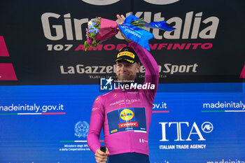 2024-05-19 - Jonathan Milan of Lidl Trek with Maglia Ciclamino of Stage 15 - Manerba del Garda-Livigno (Mottolino) - Giro d'Italia 2024 - STAGE 15 - MANERBA DEL GARDA-LIVIGNO - GIRO D'ITALIA - CYCLING