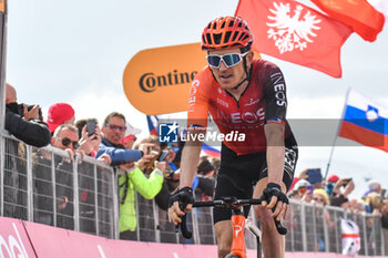 2024-05-19 - Thomas Geraint of Ineos Granadiers reaches on finish line of Stage 15 - Manerba del Garda-Livigno (Mottolino) - Giro d'Italia 2024 - STAGE 15 - MANERBA DEL GARDA-LIVIGNO - GIRO D'ITALIA - CYCLING