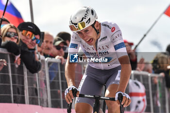 2024-05-19 - Antonio Tiberi of Bahrain Victorius reaches on finish line of Stage 15 - Manerba del Garda-Livigno (Mottolino) - Giro d'Italia 2024 - STAGE 15 - MANERBA DEL GARDA-LIVIGNO - GIRO D'ITALIA - CYCLING