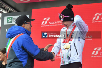 2024-05-19 - Tadej Pogacar of UAE Emirates celebrate the victory of Stage 15 - Manerba del Garda-Livigno (Mottolino) - Giro d'Italia 2024 - STAGE 15 - MANERBA DEL GARDA-LIVIGNO - GIRO D'ITALIA - CYCLING